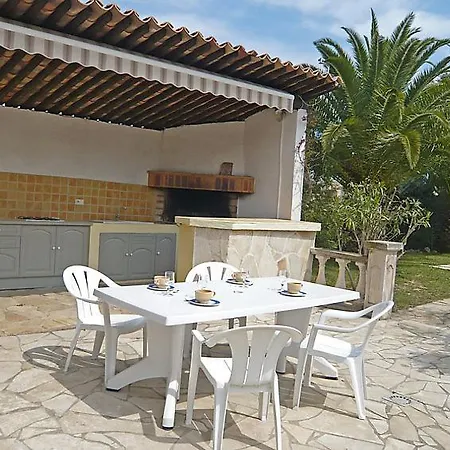 Дом отдыха Sainte-maxime Sleeps 8 Pool Wifi Сент-Максим