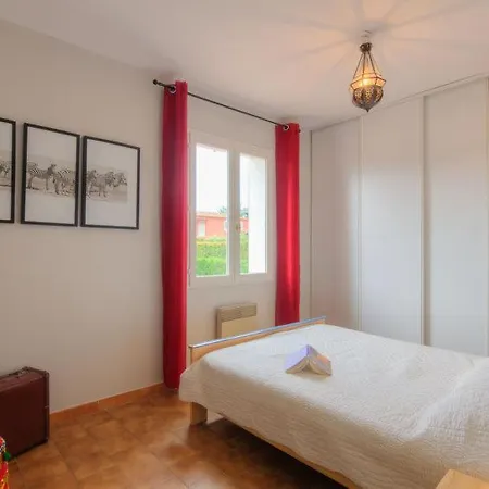 Sainte-maxime Sleeps 8 Pool Wifi