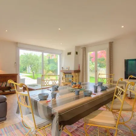 Sainte-maxime Sleeps 8 Pool Wifi Prázdninový dům *