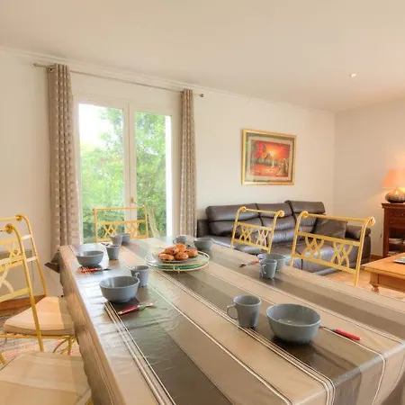Дом отдыха Sainte-maxime Sleeps 8 Pool Wifi Сент-Максим